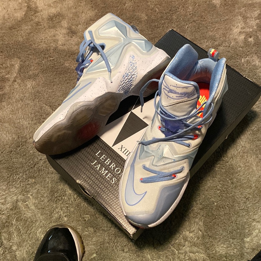LEBRON XIII XMAS